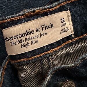 Abercrombie & Fitch Blue Relaxed 90’s Jeans 28 NWT